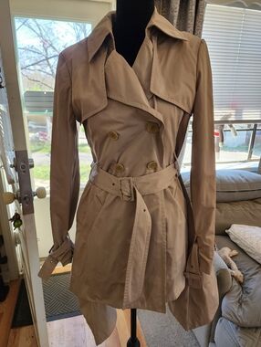 BCBGMAXAZRIA "Ophelia" ruffled-back trench coat Double Breasted Tan Small